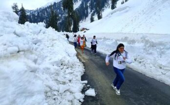 First Snow Marathon organized at Bhaderwah in Jammu जम्मूमधील भदेरवाह येथे पहिल्या स्नो मॅरेथॉनचे केले आयोजन हडपसर क्राइम न्यूज हडपसर मराठी बातम्या Hadapsar Latest News Hadapsar News