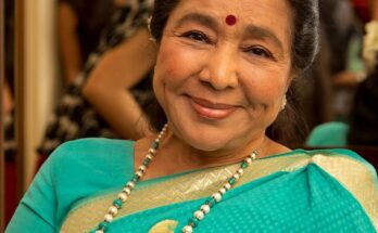 Asha Bhosle has been awarded the state's highest 'Maharashtra Bhushan' award आशा भोसले यांना राज्याचा सर्वोच्च ‘महाराष्ट्र भूषण’ पुरस्कार हडपसर क्राइम न्यूज, हडपसर मराठी बातम्या, हडपसर न्युज Hadapsar Crime News, Hadapsar Marathi News, ,Hadapsar News