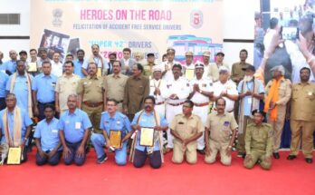 6 bus Drivers from Maharashtra honoured with 'Safety Award' महाराष्ट्रातील 6 बस चालकांचा ‘सुरक्षा पुरस्कारा’ने सन्मान हडपसर क्राइम न्यूज, हडपसर मराठी बातम्या, हडपसर न्युज Hadapsar Crime News, Hadapsar Marathi News, ,Hadapsar News