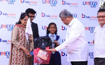 Distribution of bicycles and school kits to 101 needy girl students in the district जिल्ह्यातील १०१ गरजू विद्यार्थिनींना सायकल आणि स्कूल किटचे वाटप हडपसर क्राइम न्यूज, हडपसर मराठी बातम्या, हडपसर न्युज Hadapsar Crime News, Hadapsar Marathi News, ,Hadapsar News