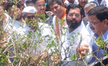 अहमदनगर जिल्ह्यातील पारनेर तालुक्यात शेत पिके व पडझड झालेल्या घरांची मुख्यमंत्र्यांनी केली पाहणी The Chief Minister inspected the farm crops and collapsed houses in Parner taluka of Ahmednagar district हडपसर क्राइम न्यूज, हडपसर मराठी बातम्या, हडपसर न्युज Hadapsar Crime News, Hadapsar Marathi News, ,Hadapsar News