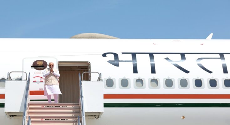 PM Modi arrives in Papua New Guinea on second leg of his 3-nation visit 3 देशांच्या दौऱ्याच्या दुसऱ्या टप्प्यात पंतप्रधान मोदी पापुआ न्यू गिनी येथे पोहोचले हडपसर क्राइम न्यूज, हडपसर मराठी बातम्या, हडपसर न्युज Hadapsar Crime News, Hadapsar Marathi News, ,Hadapsar News