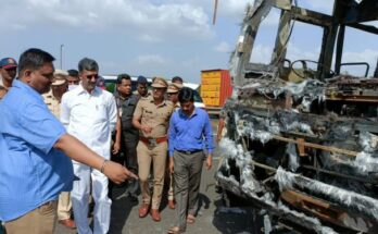 Guardian Minister Shambhuraj Desai inspected the burnt ST bus in Anewadi आनेवाडी येथे जळालेल्या एसटी बसची पालकमंत्री शंभूराज देसाई यांनी केली पाहणी हडपसर क्राइम न्यूज, हडपसर मराठी बातम्या, हडपसर न्युज Hadapsar Crime News, Hadapsar Marathi News, ,Hadapsar News