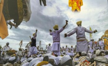 Coffee table book 'Vaibhav Solapurche' ‘वैभव सोलापूरचे’ कॉफी टेबल बुक हडपसर क्राइम न्यूज, हडपसर मराठी बातम्या, हडपसर न्युज Hadapsar Crime News, Hadapsar Marathi News, ,Hadapsar News