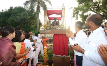 The Chief Minister unveiled the statue of Mahatma Basaveshwar at Nigdi निगडी येथे महात्मा बसवेश्वरांच्या पुतळ्याचे मुख्यमंत्र्यांच्या हस्ते अनावरण हडपसर क्राइम न्यूज, हडपसर मराठी बातम्या, हडपसर न्युज Hadapsar Crime News, Hadapsar Marathi News, ,Hadapsar News