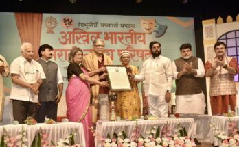 Veteran actor Mohan Joshi, veteran actress Vandana Gupte honoured with Lifetime Achievement Award ज्येष्ठ अभिनेते मोहन जोशी, ज्येष्ठ अभिनेत्री वंदना गुप्ते यांना जीवनगौरव पुरस्काराने सन्मानित हडपसर क्राइम न्यूज, हडपसर मराठी बातम्या, हडपसर न्युज Hadapsar Crime News, Hadapsar Marathi News, ,Hadapsar News