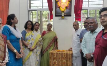 Unveiling of an oil painting of Dr Dhere on behalf of Bhandarkar Oriental Research Institute भांडारकर प्राच्यविद्या संशोधन संस्थेच्या वतीने डॉ.रा.चिं.ढेरे यांच्या तैलचित्राचे अनावरण हडपसर क्राइम न्यूज, हडपसर मराठी बातम्या, हडपसर न्युज Hadapsar Crime News, Hadapsar Marathi News, ,Hadapsar News