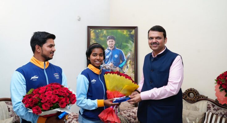 Deputy Chief Minister met archers Ojas Devtale, Tushar Shelke, Aditi Swamy उपमुख्यमंत्र्यांनी ओजस देवतळे, तुषार शेळके, आदिती स्वामी या तिरंदाजांची घेतली भेट हडपसर क्राइम न्यूज, हडपसर मराठी बातम्या, हडपसर न्युज Hadapsar Crime News, Hadapsar Marathi News, ,Hadapsar News