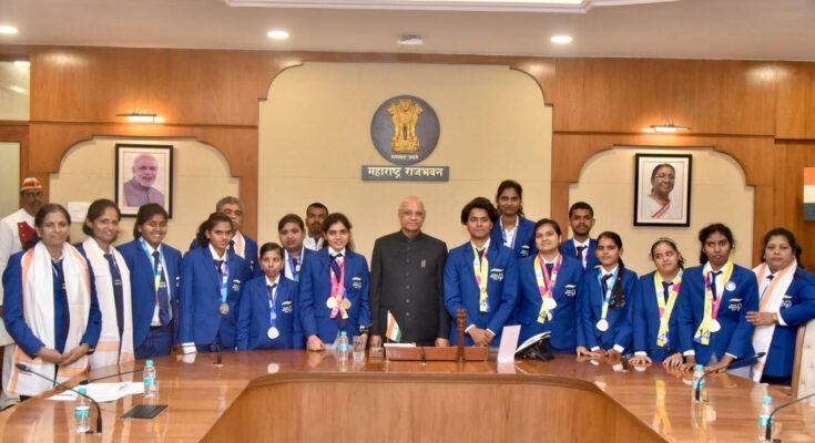 Governor Ramesh Bais felicitated the athletes who won medals in Berlin Special Olympics बर्लिन स्पेशल ऑलिम्पिकमध्ये पदकांची लयलूट करणाऱ्या खेळाडूंचा राज्यपाल रमेश बैस यांनी केला सत्कार हडपसर क्राइम न्यूज, हडपसर मराठी बातम्या, हडपसर न्युज Hadapsar Crime News, Hadapsar Marathi News, ,Hadapsar News