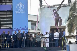 Sachin Tendulkar's full-length statue unveiled at Wankhede Stadium in Dimakha
वानखेडे स्टेडियमवरील सचिन तेंडुलकर यांच्या पूर्णाकृती पुतळ्याचे दिमाखात अनावरण
हडपसर क्राइम न्यूज, हडपसर मराठी बातम्या, हडपसर न्युज Hadapsar Crime News, Hadapsar Marathi News, ,Hadapsar News
