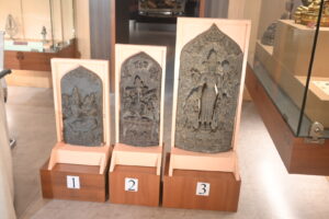 Three recovered ancient artefacts were handed over to the Archaeological Survey of India, Goa.
जप्त केलेल्या तीन पुरातन कलाकृती भारतीय पुरातत्व सर्वेक्षण, गोवा यांच्याकडे सुपूर्द.
हडपसर क्राइम न्यूज, हडपसर मराठी बातम्या, हडपसर न्युज Hadapsar Crime News, Hadapsar Marathi News, ,Hadapsar News, Hadapsar Latest News
