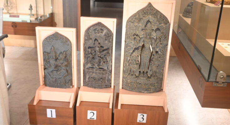 Three recovered ancient artefacts were handed over to the Archaeological Survey of India, Goa. जप्त केलेल्या तीन पुरातन कलाकृती भारतीय पुरातत्व सर्वेक्षण, गोवा यांच्याकडे सुपूर्द. हडपसर क्राइम न्यूज, हडपसर मराठी बातम्या, हडपसर न्युज Hadapsar Crime News, Hadapsar Marathi News, ,Hadapsar News, Hadapsar Latest News